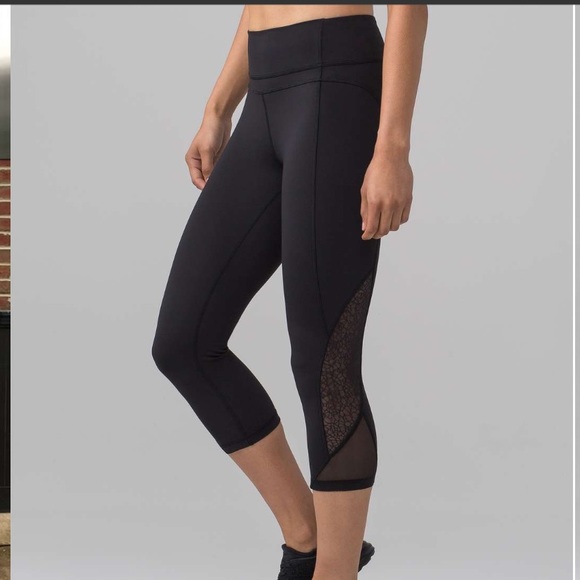 Lululemon Twist and Train 19” Crop Leggings Sz 10 - Picture 8 of 13